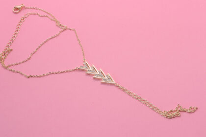 V Model Zirkon Taşlı Şahmeran