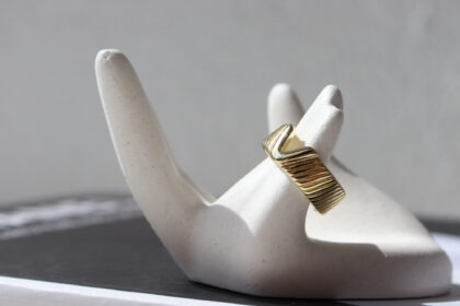 V Serçe Parmak Yüzüğü