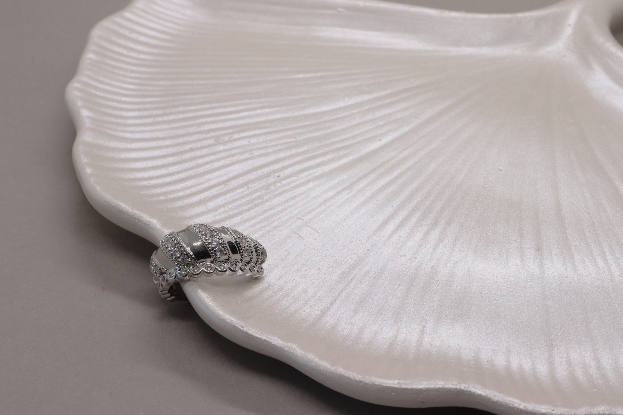 Zirkon Taşlı Kıkırdak Küpesi