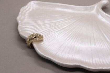 Zirkon Taşlı Gold Kıkırdak Küpesi