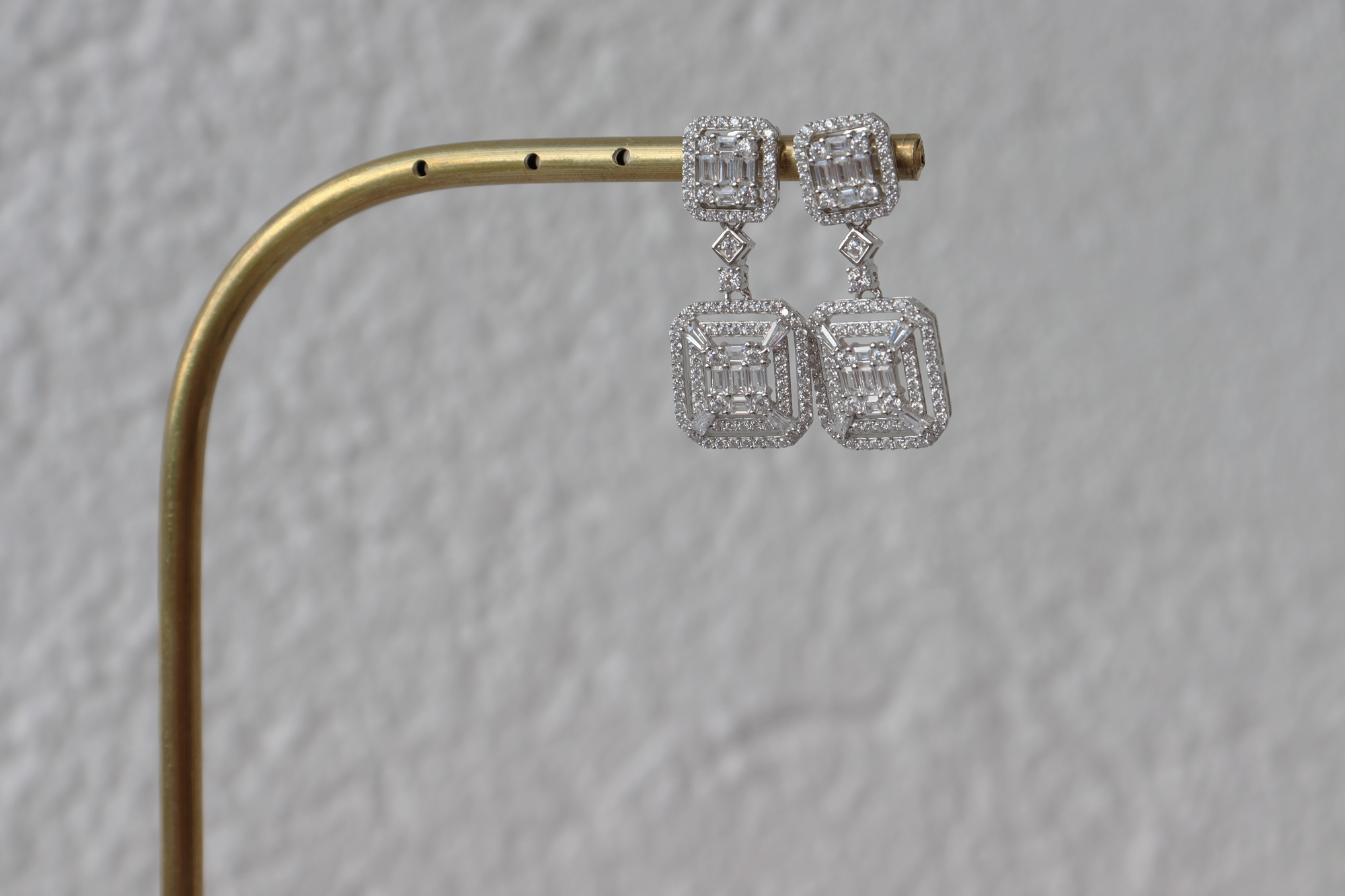 İthal Baget Taşlı Küpe - Görsel 3