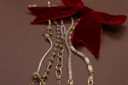 ALTIN KAPLAMA YONCA BİLEKLİK