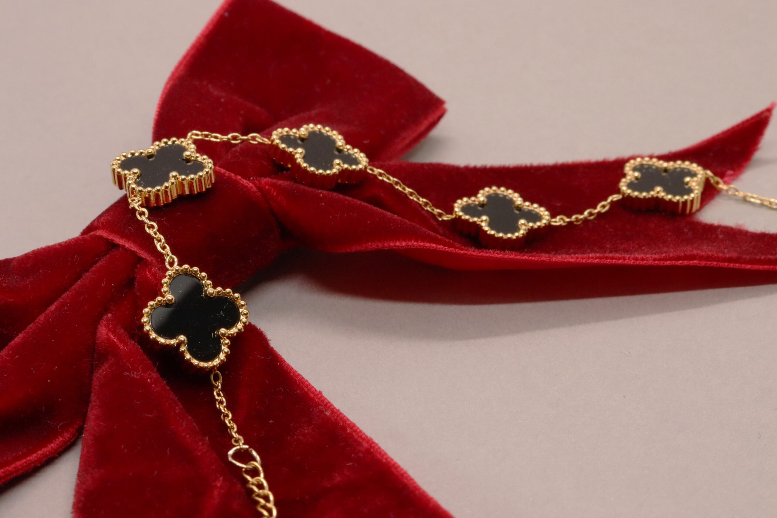 SİYAH YONCA BİLEKLİK - Görsel 2