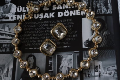 MARKA MODEL TAŞLI KOLYE