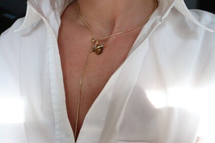 MARKA MODEL KAHVERENGİ TAŞLI KOLYE