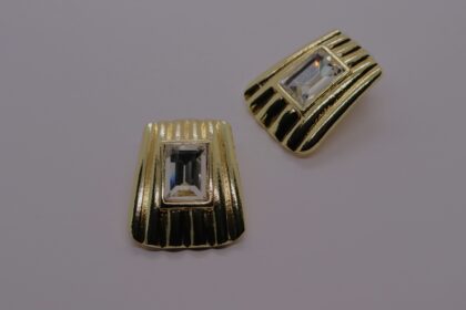 MARKA MODEL BEYAZ TAŞLI KÜPE