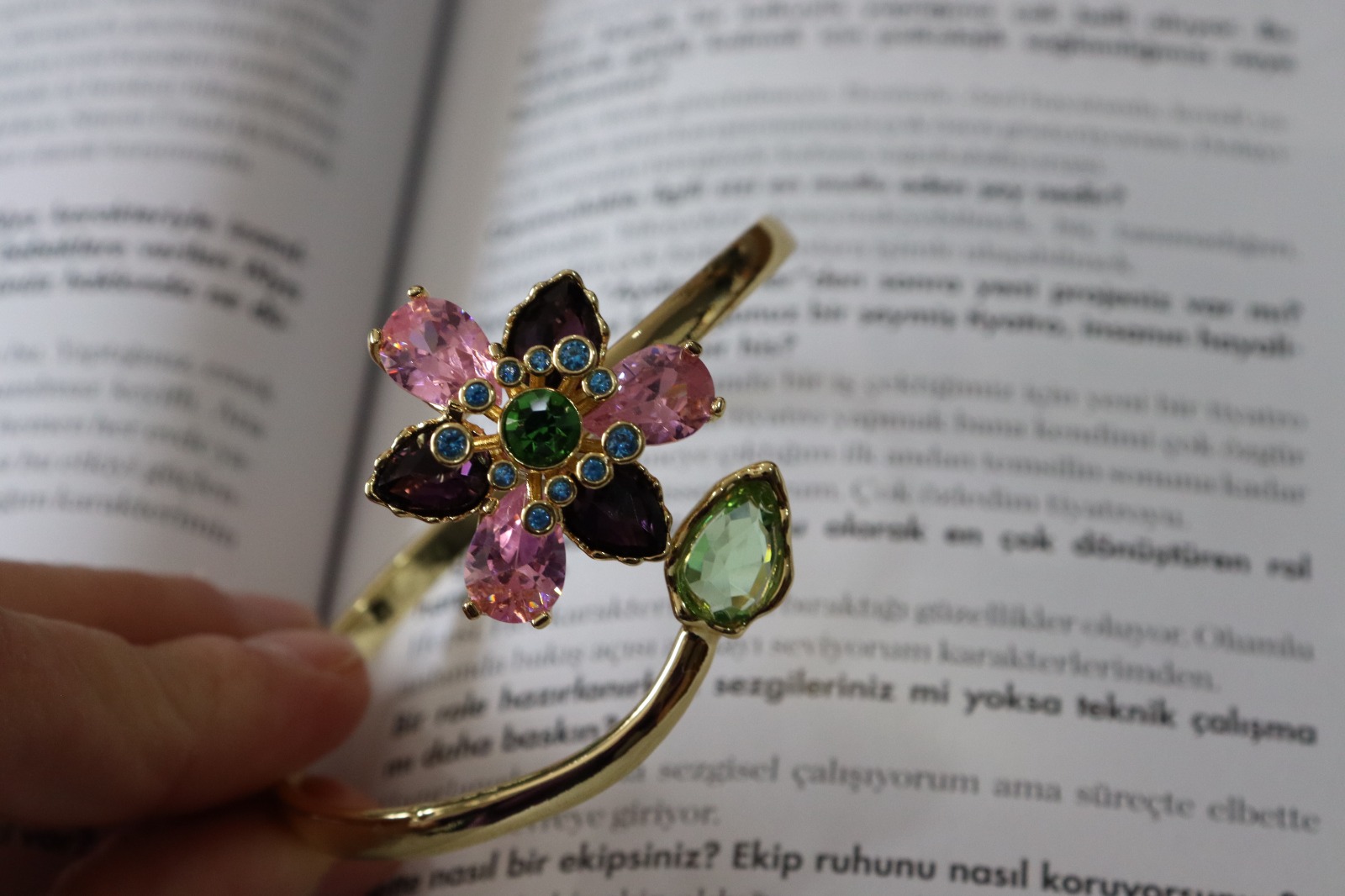 ALTIN KAPLAMA FLOWER BİLEZİK - Görsel 6