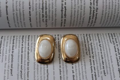 GOLD ÇERÇEVELİ OVAL SEDEF KÜPE