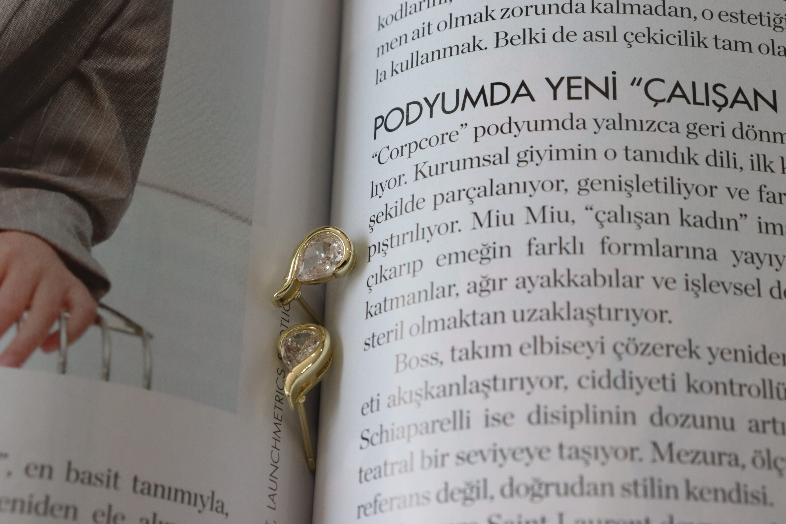 ALTIN KAPLAMA DAMLA KÜPE